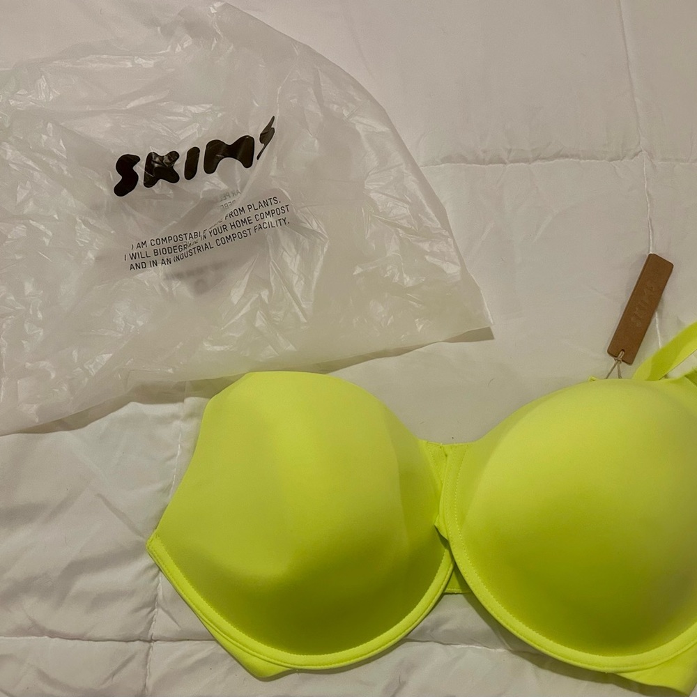 SKIMS Fits Everybody T-Shirt Demi Bra in Highlighter Green!!